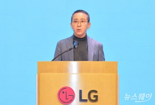 LG에너지솔루션 제3기 정기주주총회에서 LG에너지솔루션 CEO 권영수 부회장이 인사말을 하고 있다. 사진=LG에너지솔루션 제공