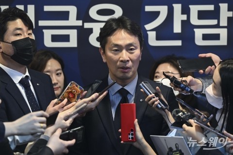 이복현 "SVB 사태 국내선 가능성 낮아···챌린지 뱅크 도입 배제 안한다"