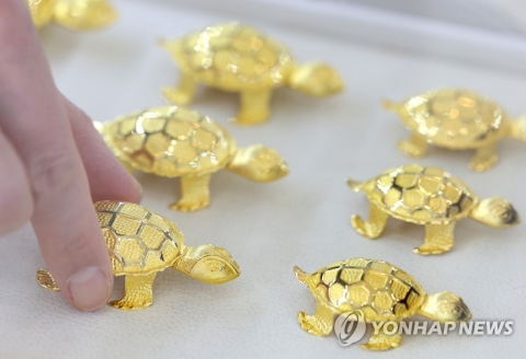 국제 금값 사상 최고치···금리 인하 기대감·중동 긴장 여파