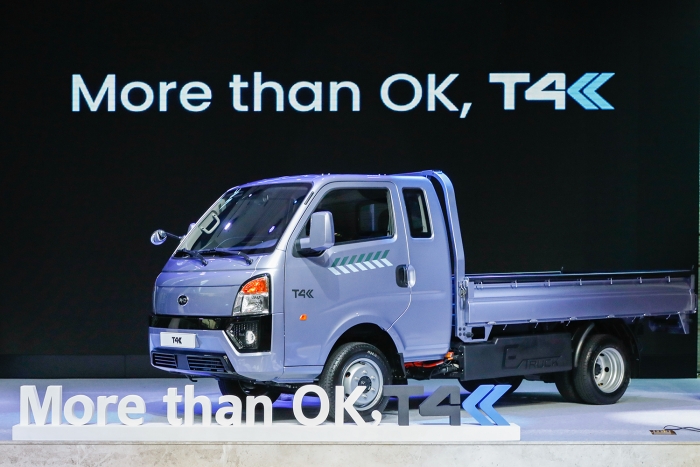 GS글로벌이 6일 개최한 T4K 런칭 쇼케이스, 'More than OK, T4K'에서 최초 공개한 BYD 1톤 전기트럭 T4K. 사진=GS글로벌 제공