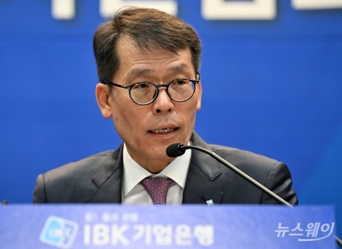'카드·연금' 강화하고, 유능한 인재 전면에···김성태, 하반기 혁신경영 시동(종합)