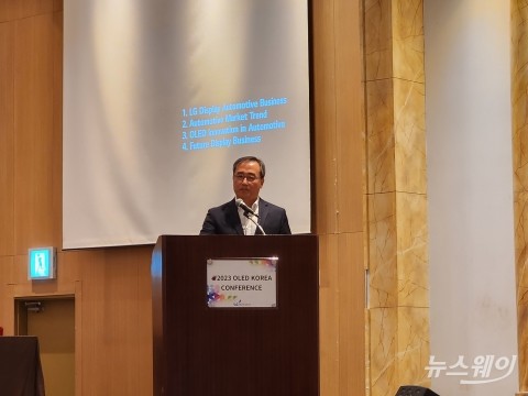 &quot;OLED가 바꿀 미래, 다 모였다&quot;···삼성D·LGD의 초격차