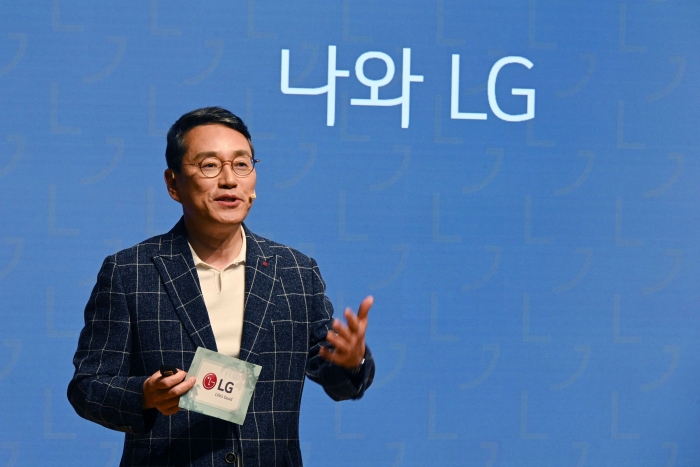 LG전자 조주완 사장이 지난 13일 서울 여의도 LG트윈타워에서 팀장들을 대상으로 열린 'CEO F·U·N Talk'에서 리더십을 주제로 강연하고 있다. 사진=LG전자 제공
