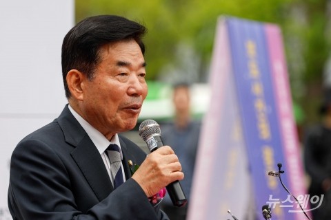 김진표 의장, 헝가리·체코서 K-원전·배터리 알린다