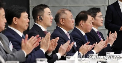 지난 3월 한일 비즈니스라운드테이블 참석한 5대그룹 총수. 사진=연합뉴스 제공