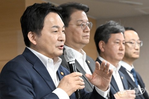 전세사기 피해자 합동추모제···특별법 '기대 이하' 비판