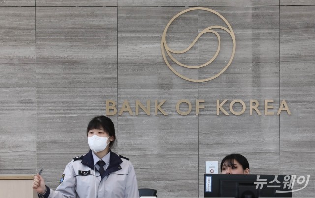 한국은행, 국민연금과 350억달러 규모 외환스와프 거래 1년 연장