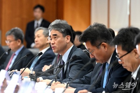 증권사 CEO들 금감원과 긴급 만남···회사의 상징 '뱃지' 전원 미착용