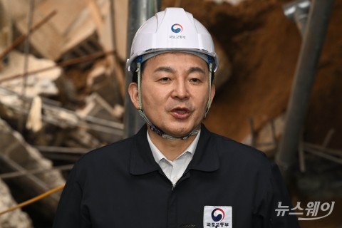 원 장관 &quot;검단 아파트 주차장 붕괴, 또 후진적 사고 유감&quot; 분노