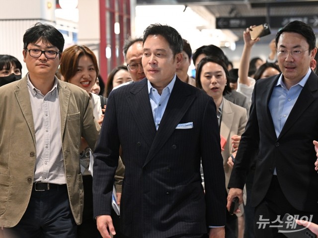 국회 산자위, 정용진 신세계그룹 회장 국감 증인 철회