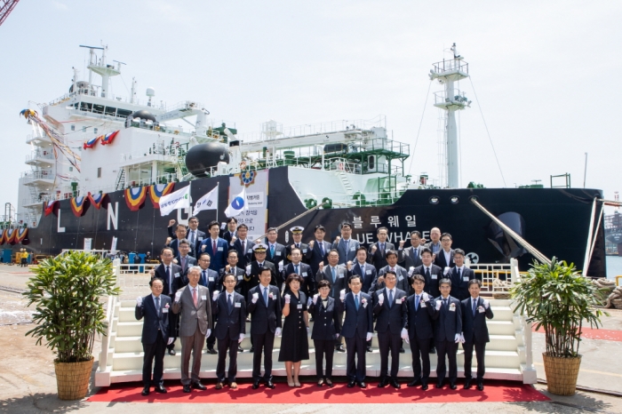 한국가스공사는 10일 현대중공업 울산조선소에서 액화천연가스(LNG) 벙커링 전용선 '블루 웨일(BLUE WHALE)'에 대한 명명식을 개최했다. 사진=한국가스공사 제공