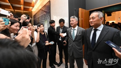 '형제경영' 본격화 나선 동국제강···미소짓는 장세주·장세욱