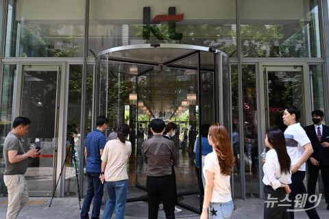 'KT 일감 몰아주기' 황욱정 KDFS 대표 구속영장