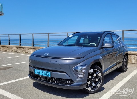 얼굴 바꾼 코나EV, 고속도로서 다재다능 매력 '뿜뿜'