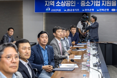 이복현에 화답한 JB금융···2조2250억 상생금융 방안 공개