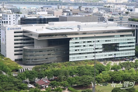 벌써 1년···'부산 이전'에 평행선 달리는 산업은행