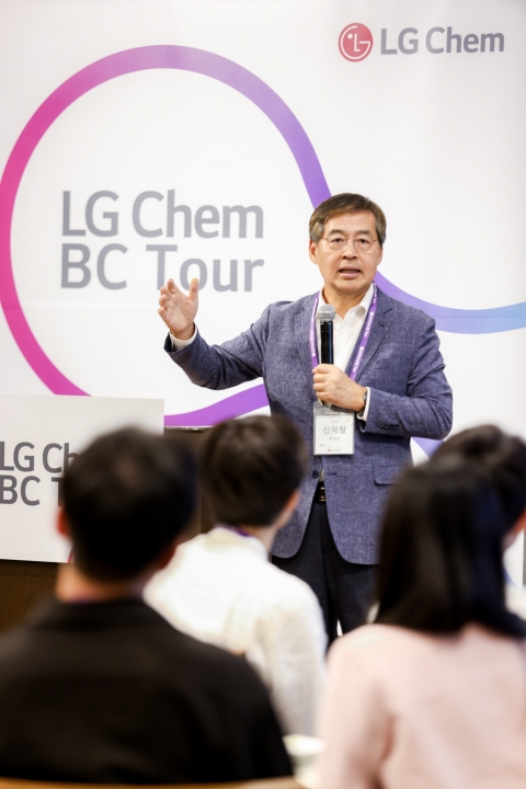 LG화학, 해외인재 찾아 삼만리···신학철 부회장, 직접 일본行