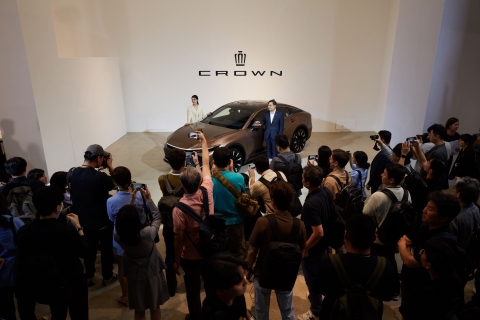 판매 회복 고삐 죈 토요타···야심작 '크라운'으로 韓시장 잡는다