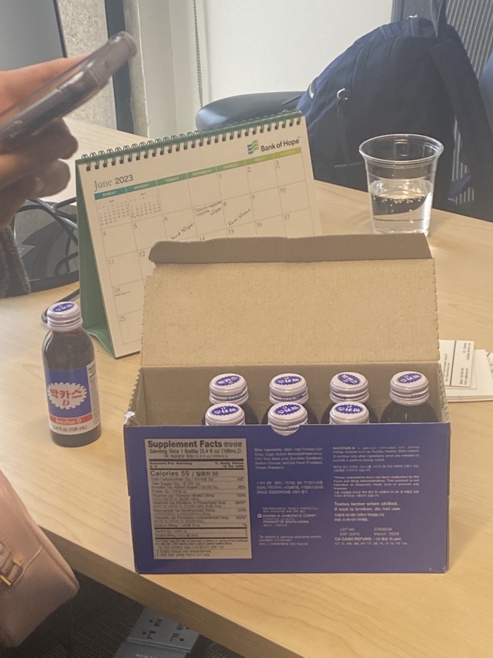 동아에스티가 보스턴CIC에 마련한 사무실에 동아제약의 대표 드링크 제품인 박카스가 놓여있다. 사진=유수인 기자