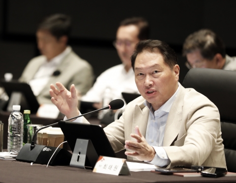 최태원 &quot;과거 방법으로 살아남기 어려워&quot;···확대경영회의서 시나리오 플래닝 주문