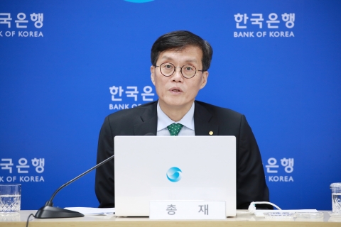 &quot;물가 2% 수렴 전 금리인하 없다&quot;···물가 상승률 직접 챙긴 이창용