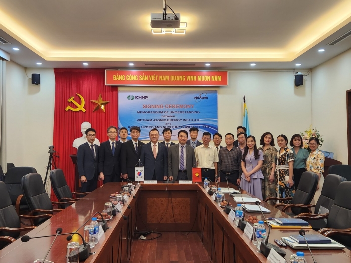 한국수력원자력이 22일 베트남 하노이에서 베트남원자력연구원과 원자력 및 소형모듈원자로(SMR) 분야 협력을 위한 양해각서를 체결했다. 사진=한국수력원자력 제공