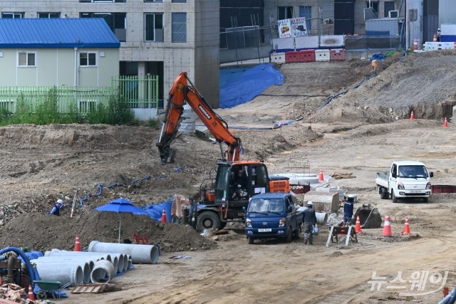 부동산 PF '폭탄'에 건설사-캐피탈-온투업 줄도산 위기