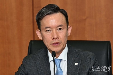 최현만 미래證 고문, 운용 지분 450억 처분