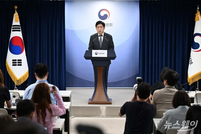 김주현 금융위원회 위원장이 7일 오전 서울 종로구 정부서울청사 본관에서 열린 취임 1주년 기자간담회에서 모두발언을 하고 있다. 사진=강민석 기자 kms@newsway.co.kr