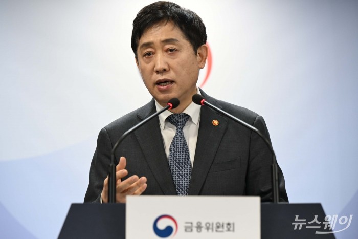 김주현 금융위원회 위원장이 7일 오전 서울 종로구 정부서울청사 본관에서 열린 취임 1주년 기자간담회에서 모두발언을 하고 있다. 사진=강민석 기자 kms@newsway.co.kr