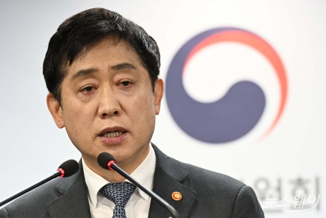 '취임 1년' 김주현 금융위원장, '리스크 확산' 막았지만···'존재감 실종' 과제