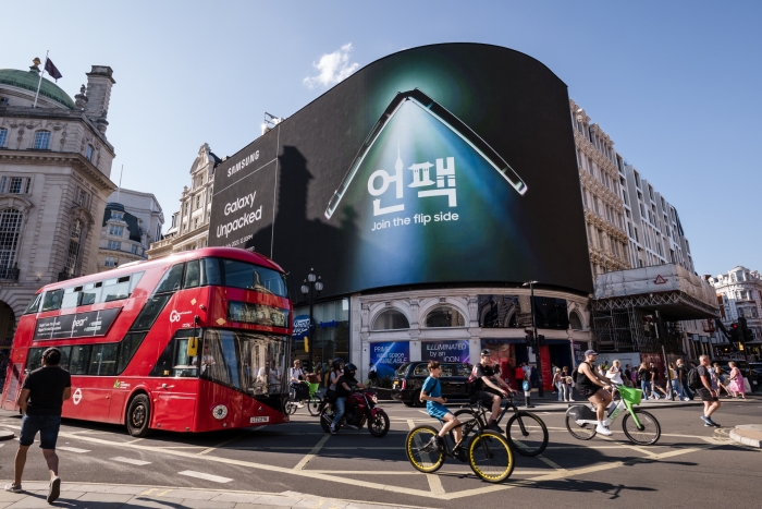 8일(현지시간) 영국 런던 피카딜리 광장의 '갤럭시 언팩 카운트다운' 디지털 옥외광고. 사진=삼성전자 제공