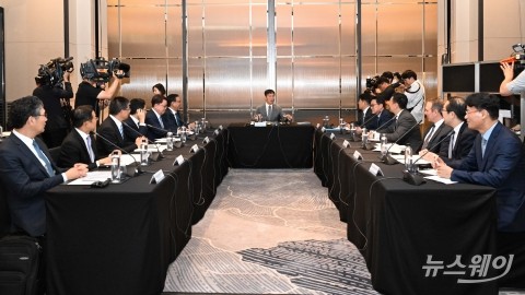 이복현 금융감독원장 &quot;외국계 금융회사, 내부통제 강화해야&quot;