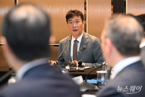 이복현 금감원장, 외국계 금융사 CEO 만나 &quot;리스크·내부통제 강화 힘써달라&quot;