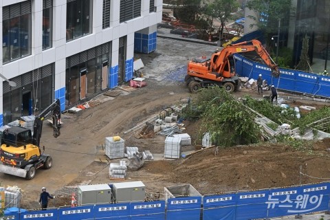 공사비 폭등에 멈춰선 현장···해결책 있는데 못하는 이유