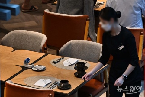 외식 물가 상승률 27개월째 평균 상회···가공식품도 21개월째