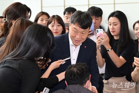 'VCM' 관련 질문 답하는 남창희 롯데하이마트 대표