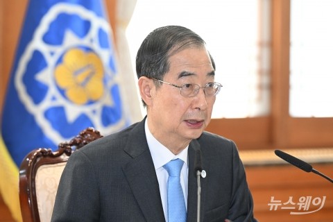 '제3차 국가첨단전략 산업위원회'서 모두발언하는 한덕수 국무총리