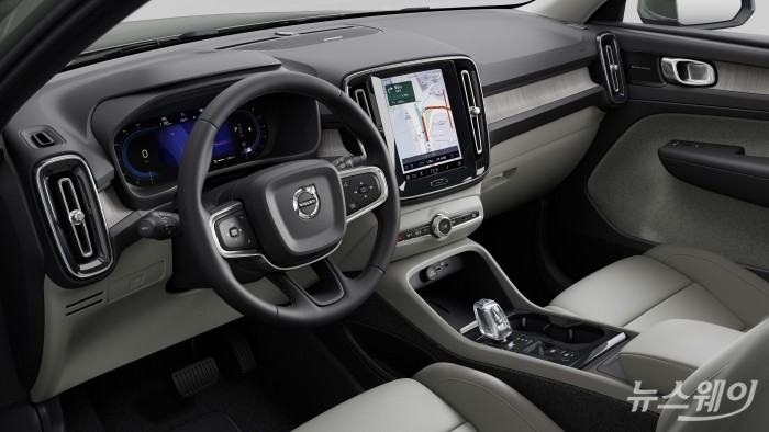 XC40 세이지 그린(Sage Green) 에디션 실내 인테리어 모습. 사진=볼보자동차코리아 제공