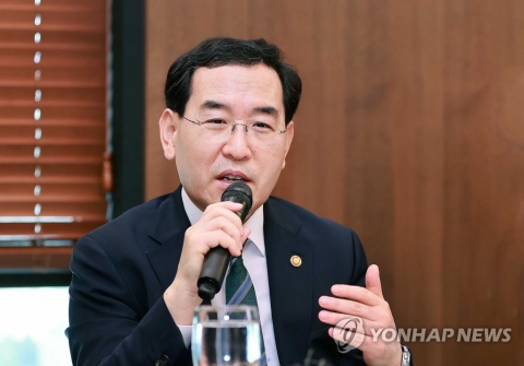 자율주행차 장비 수출기업 방문···이창양 장관 &quot;중견기업 특화 정책 확대&quot;