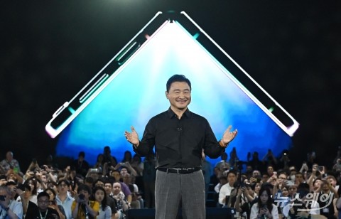 '갤럭시 언팩'···환영사 하는 노태문 사장