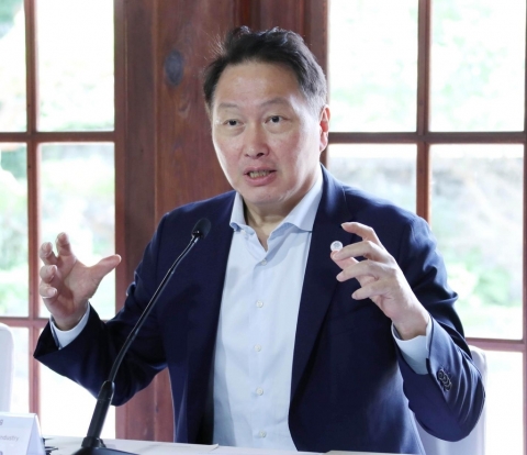 최태원 대한상의 회장 &quot;한국 경제시스템 정상 작동···APEC 차질없이 준비&quot;