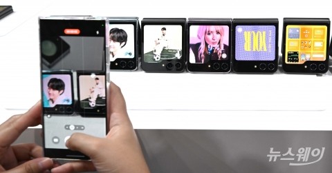 '갤럭시 언팩'서 전시된 '갤럭시Z플립5'