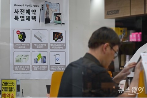 '해킹 충격파' SKT·KT, 지원금↓···나홀로 노젓는 LGU+