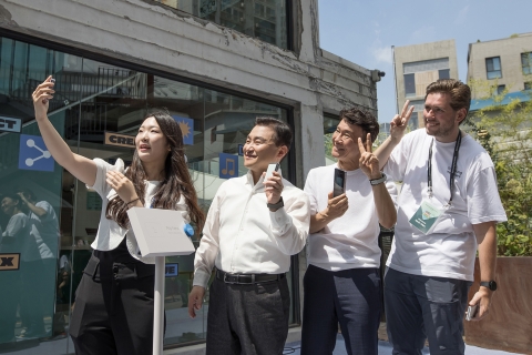 "서울 성수부터 부산 광안리까지" 삼성전자, 갤럭시 스튜디오 오픈