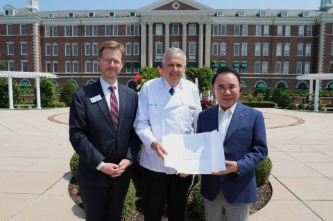 윤홍근 BBQ 회장, 美 요리학교 CIA 방문···산학협력 방안 논의