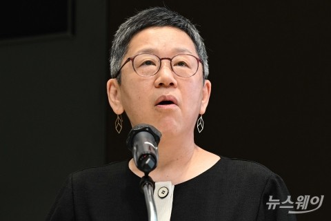 발표하는 조혜경 금융경제연구소장