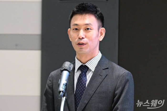 김현준 산업은행노동조합 위원장이 31일 오전 서울 여의도 KDB산업은행 본점 IR센터에서 열린 '산업은행 부산 이전 타당성 검토 연구용역 결과 발표회'에서 환영사를 하고 있다. 사진=강민석 기자 kms@newsway.co.kr