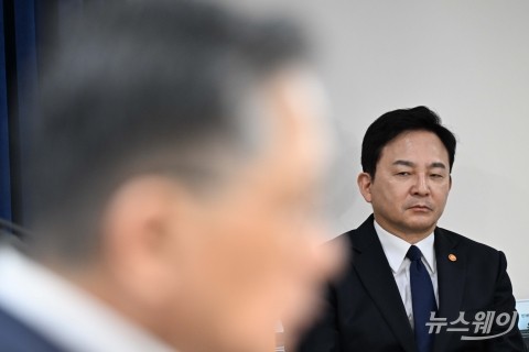이한준 LH 사장 발표 경청하는 원희룡 장관