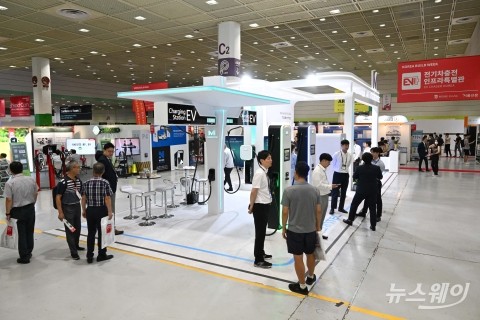 전기차 충전 인프라 산업전 개막···오는 6일까지 코엑스서 진행
